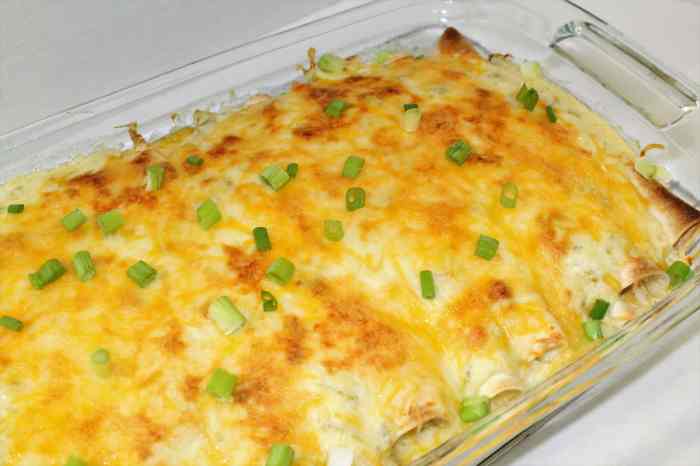 Enchiladas chicken green chile creamy recipe sauce cream sour enchilada recipes verde white verdes delicious easy these carlsbadcravings cinco mayo